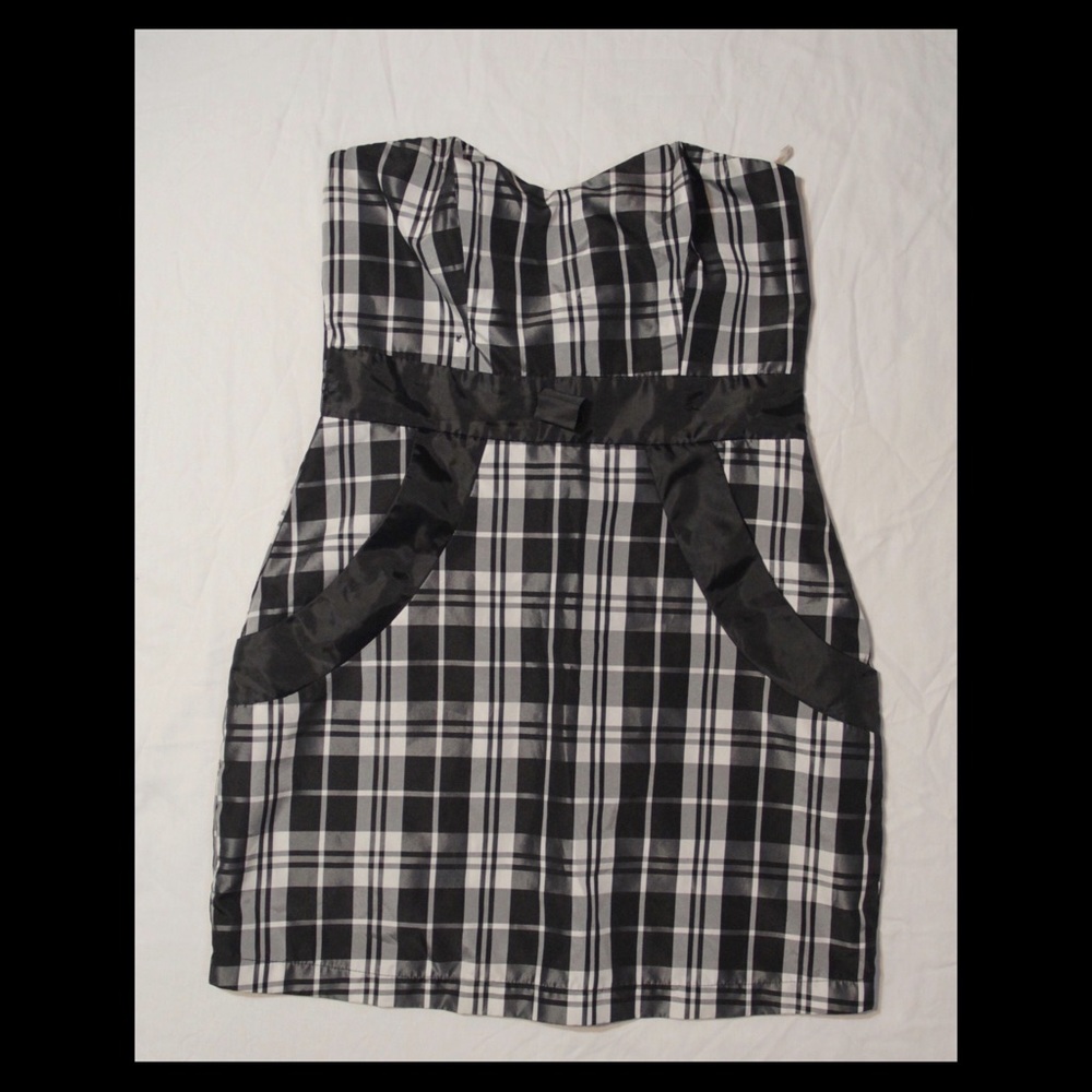 Sweet Love plaid strapless dress from hot topic